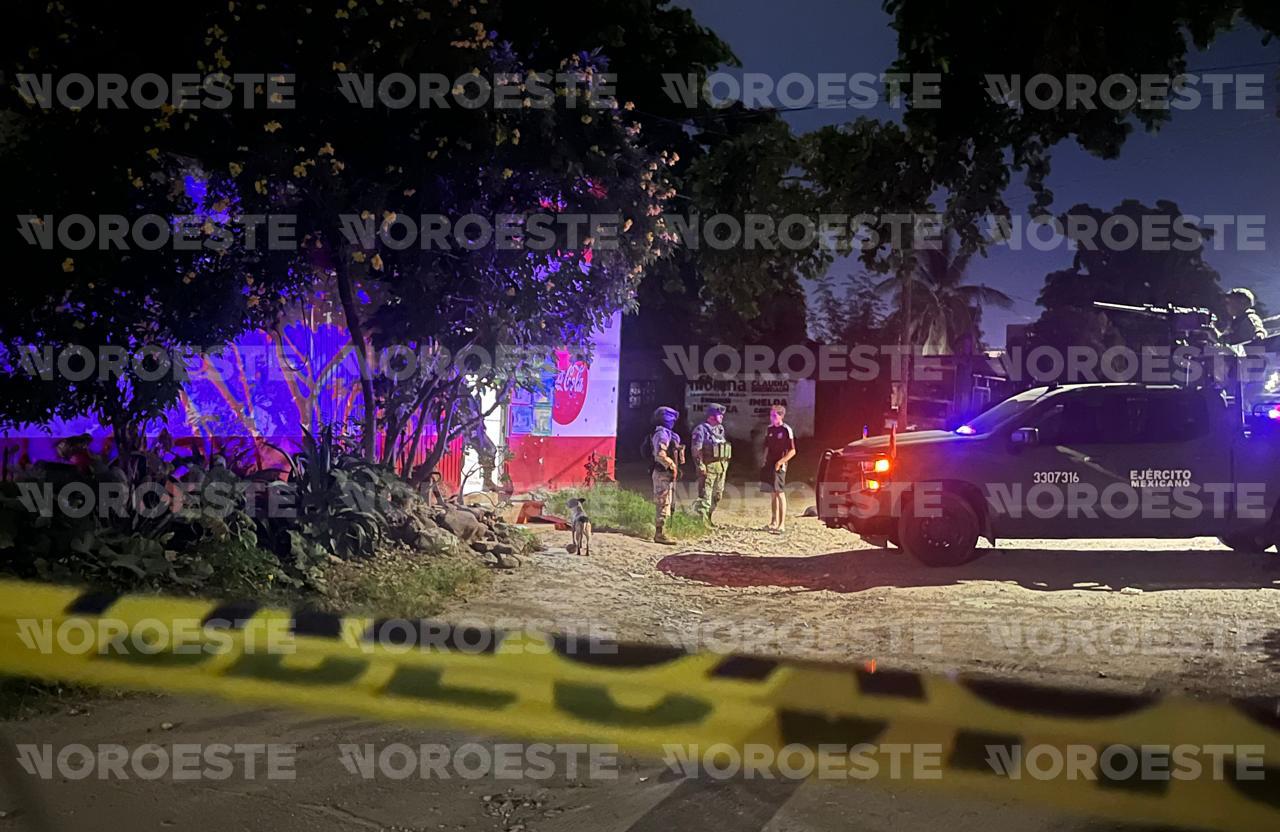 $!Atacan con armas largas abarrote en la Colonia Adolfo López Mateos, en Culiacán