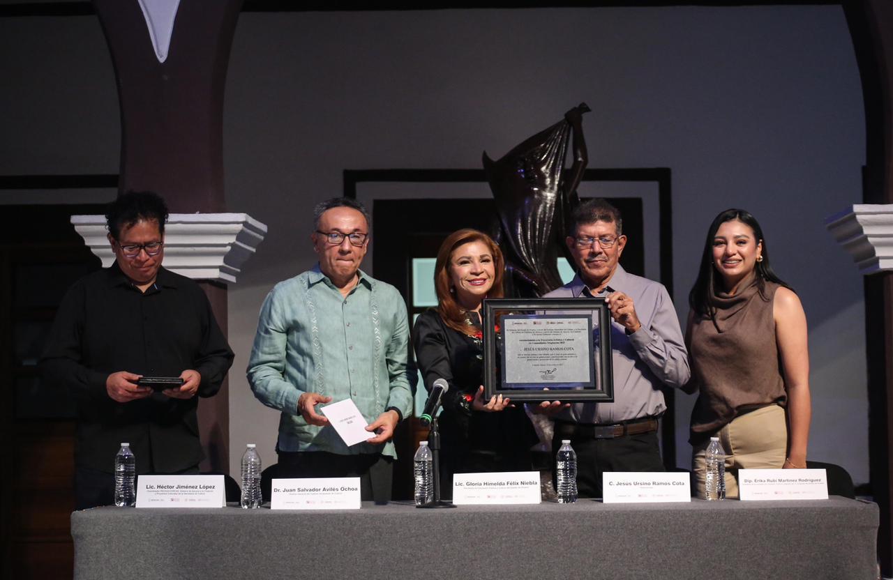 $!El Gobierno de Sinaloa reconoció la labor artesanal de Jesús Ursino Ramos.