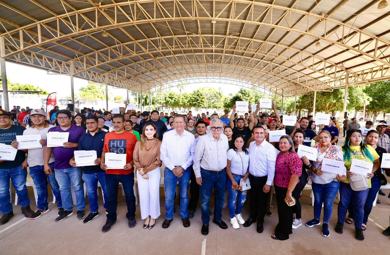 $!Gobierno de Sinaloa culmina en Navolato entrega de equipamiento a emprendedores, con inversión de $950 mil