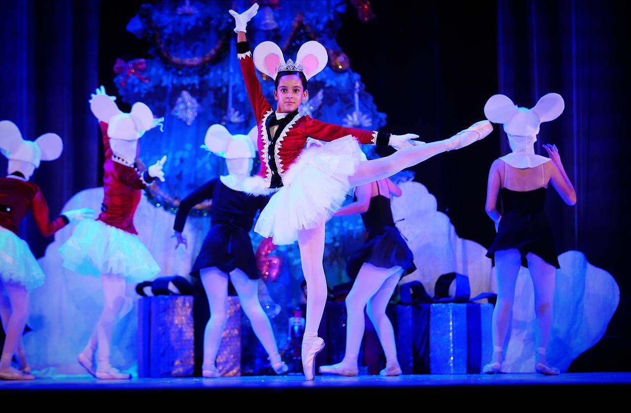 $!Invitan a disfrutar ‘El Cascanueces’, con 132 bailarines en escena