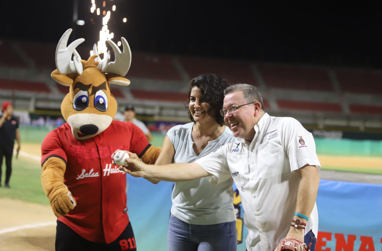 $!Entre fuegos artificiales y un ambiente de fiesta inauguran el Mazatlán Baseball Tournament