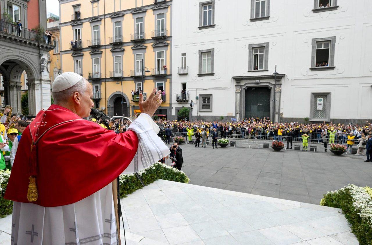 $!Papa León XIV visita Nápoles en el primer aniversario de su elección; lo reciben con pizzas
