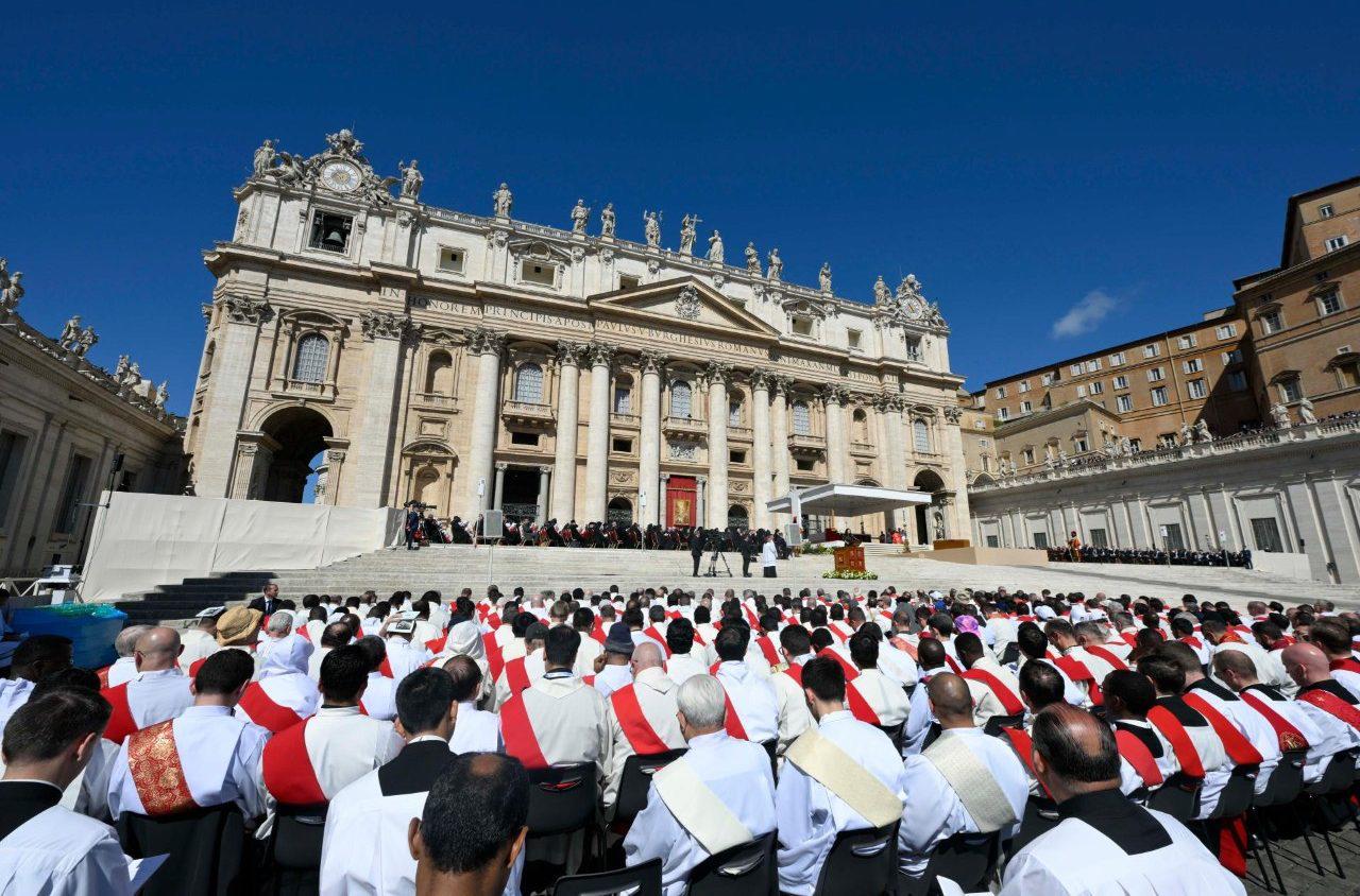 $!Celebran la santa misa exequial de Francisco; ‘Un Papa con el corazón abierto a todos’