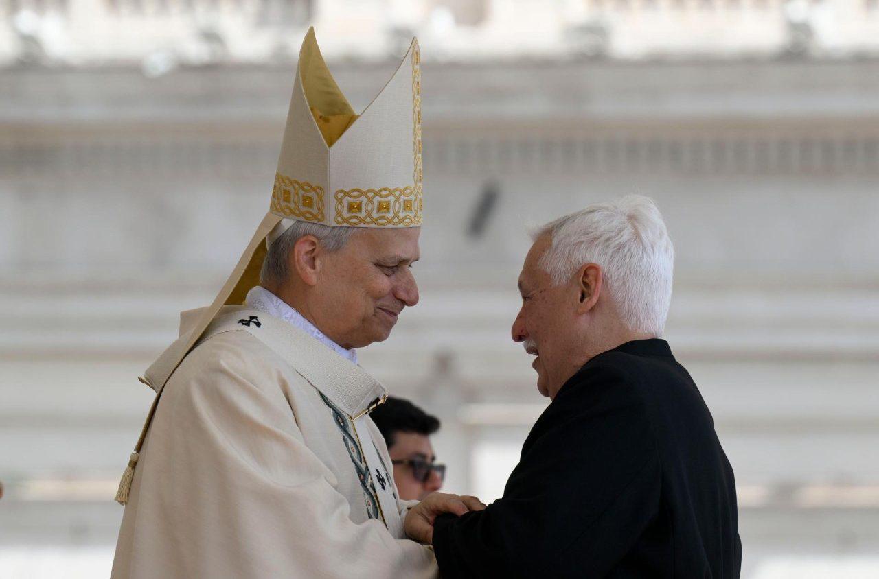 $!En el rito de obediencia, el prepósito de la Compañía de Jesús, el padre Arturo Sosa.