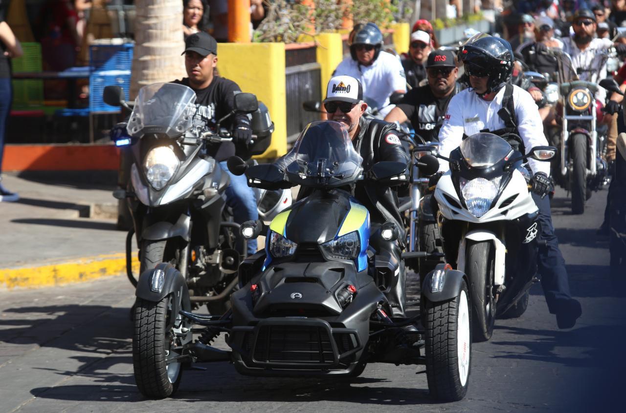 $!Vibran las motos en desfile por el malecón de Mazatlán