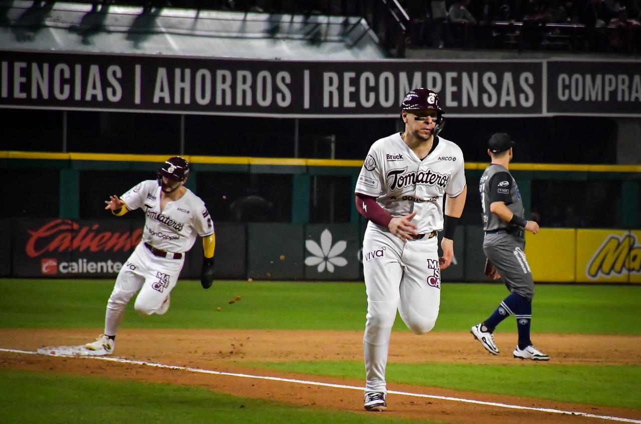 $!Tomateros de Culiacán pega de nuevo y queda a dos triunfos de la final de la LMP