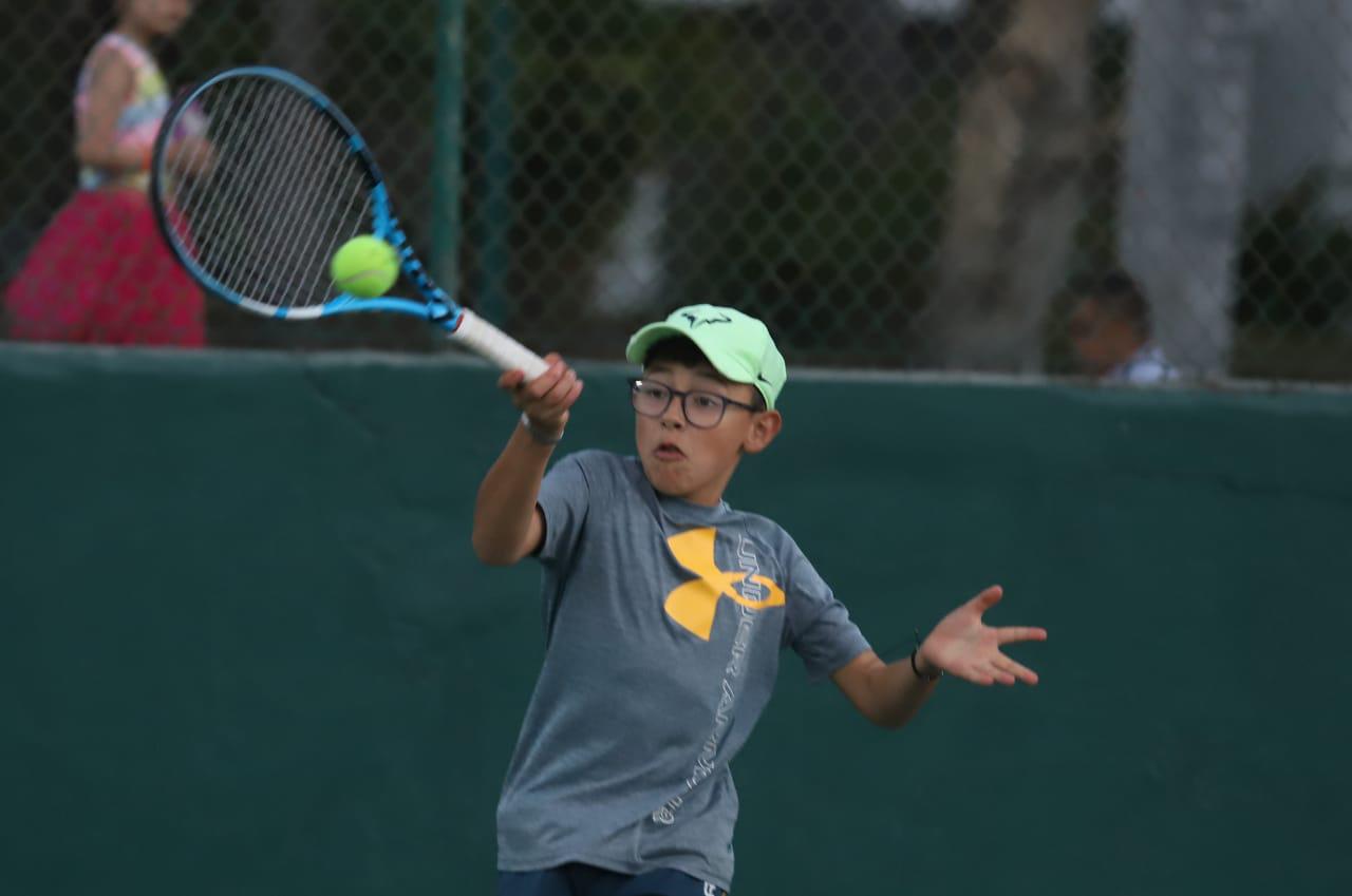 $!Jorge Aviña impone su experiencia en Copa de Tenis de la Primavera