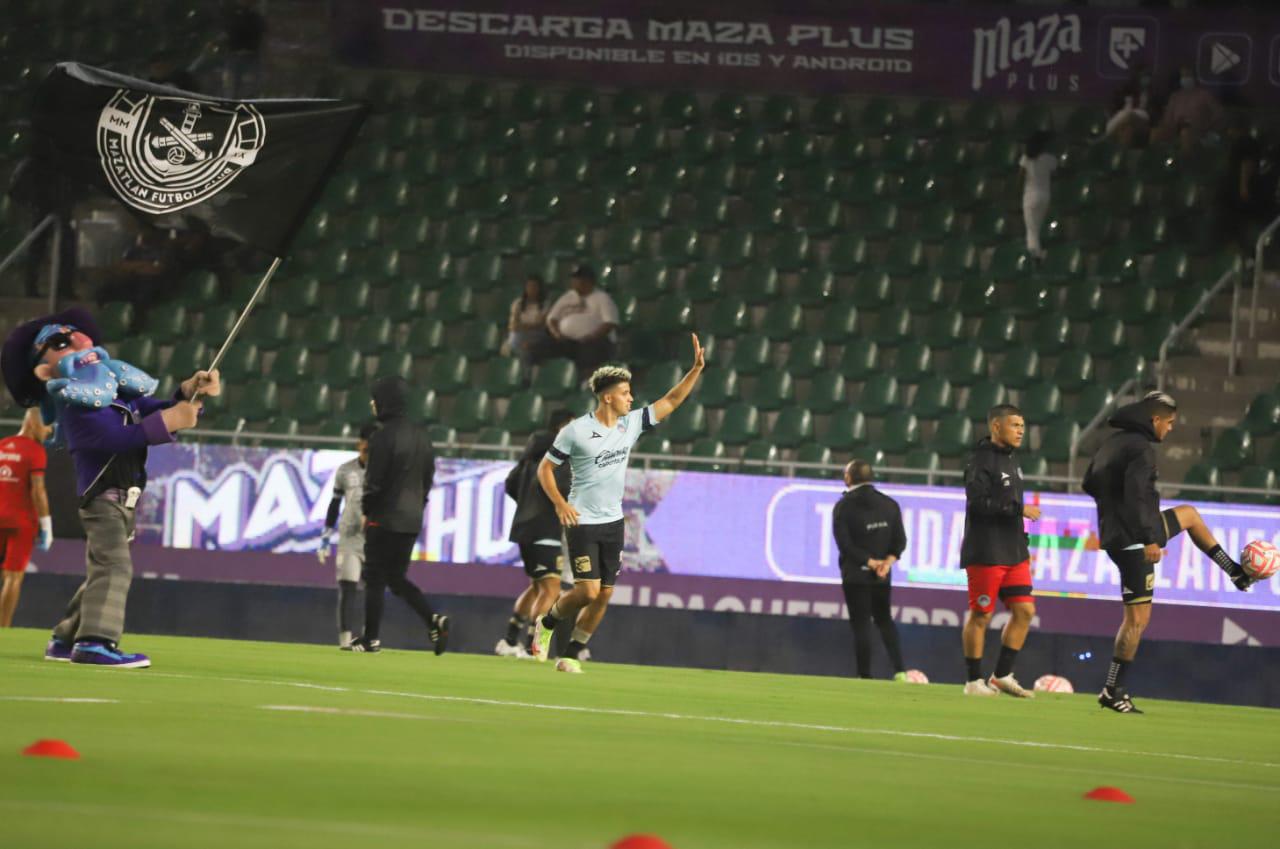 $!El Mazatlán-Chivas arrancará a la hora acordada, pese a la lluvia