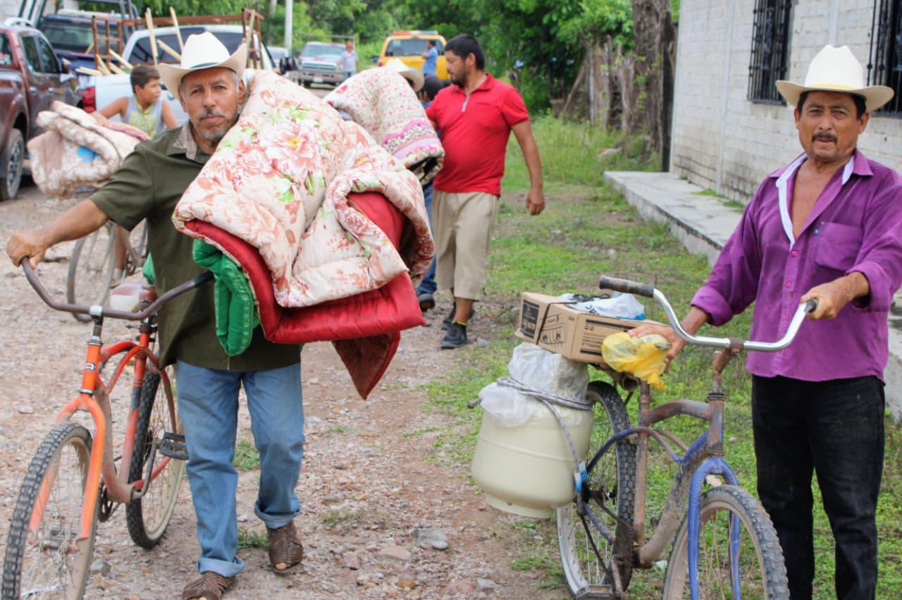 $!Entregan apoyos a familias afectadas por lluvias en Palmillas, Escuinapa