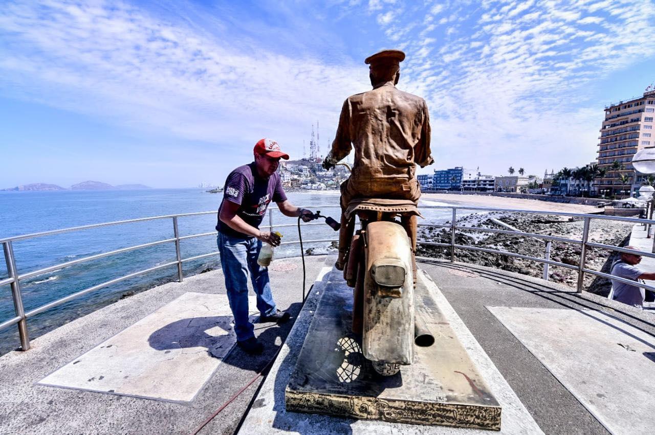 $!Restauran monumentos de Olas Altas, en Mazatlán