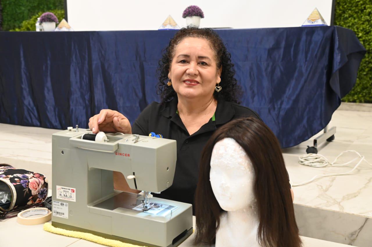 $!Entregan universitarios de la UAS pelucas oncológicas para pacientes de cáncer