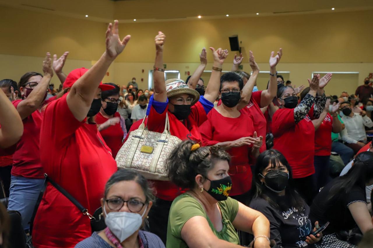 $!Rocha Moya se compromete a atender el sector educativo