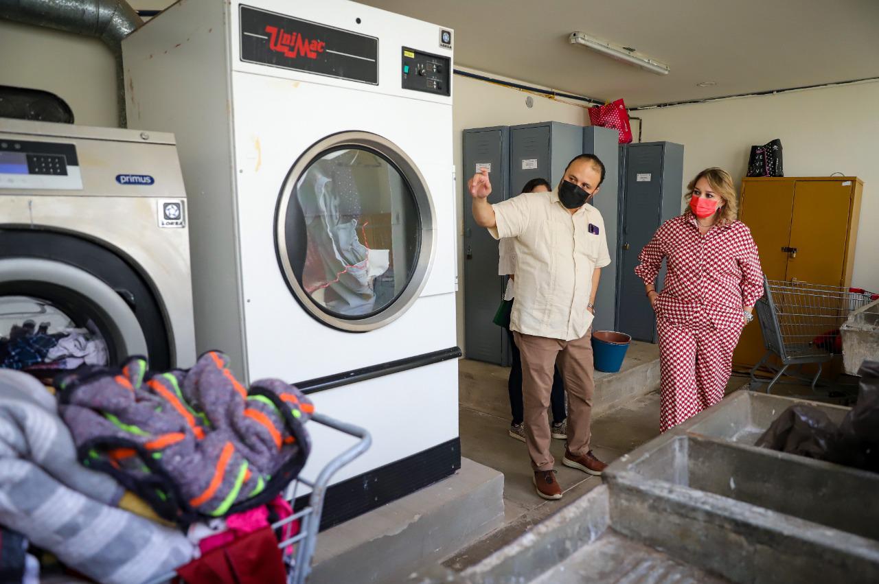 $!La presidenta la institución realiza un recorrido por las instalaciones.