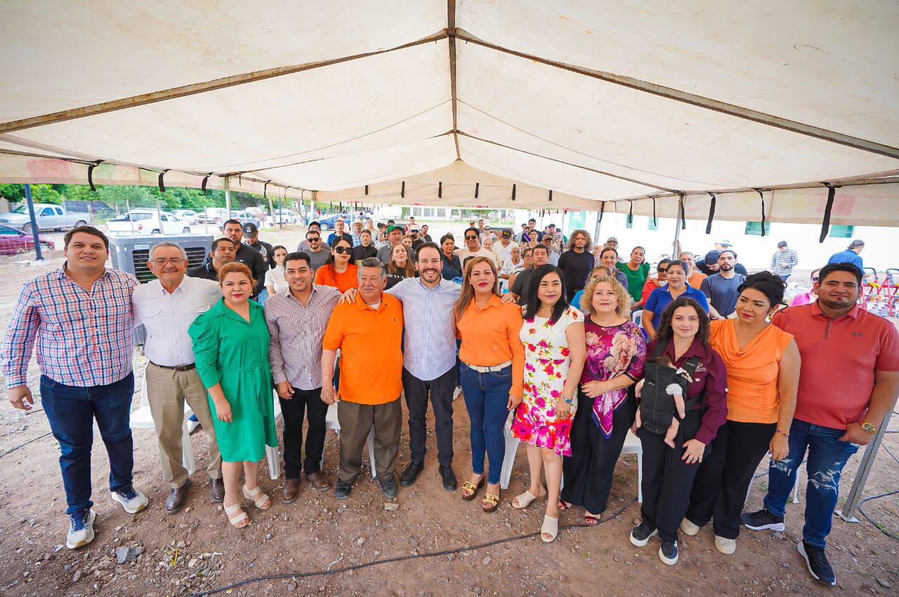 $!‘Equipa Sinaloa’ llega por primera vez a Juan José Ríos con apoyos a microempresarios