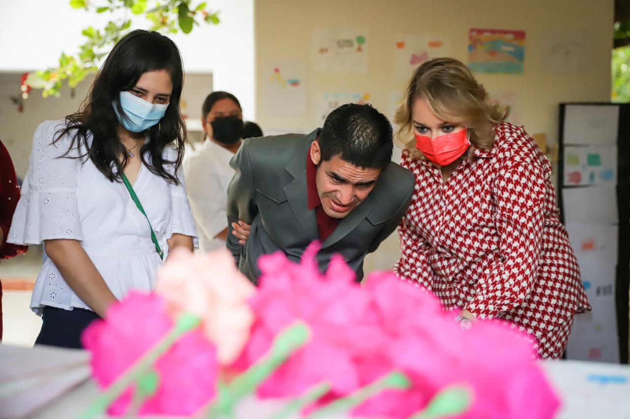 $!Admiran los trabajos que realizaron lo residentes del Centro para esa ocasión.