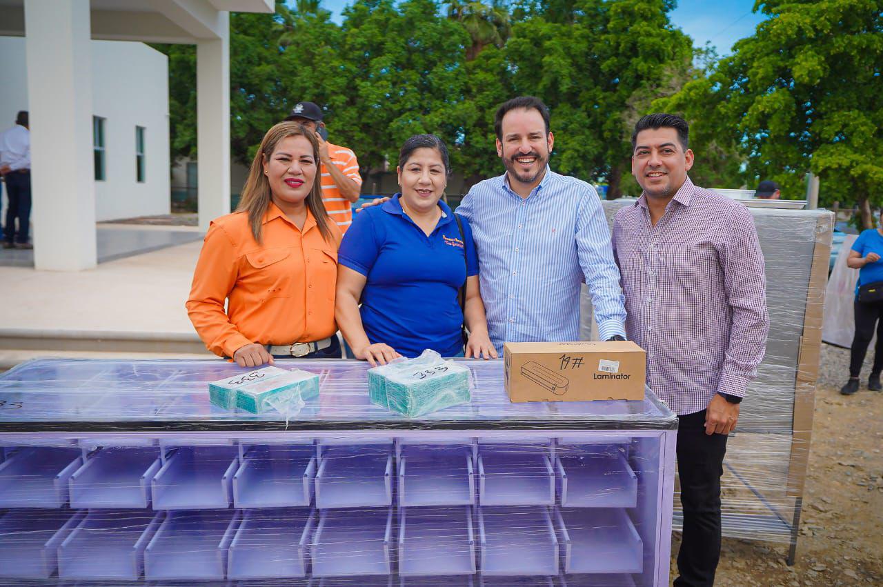$!‘Equipa Sinaloa’ llega por primera vez a Juan José Ríos con apoyos a microempresarios