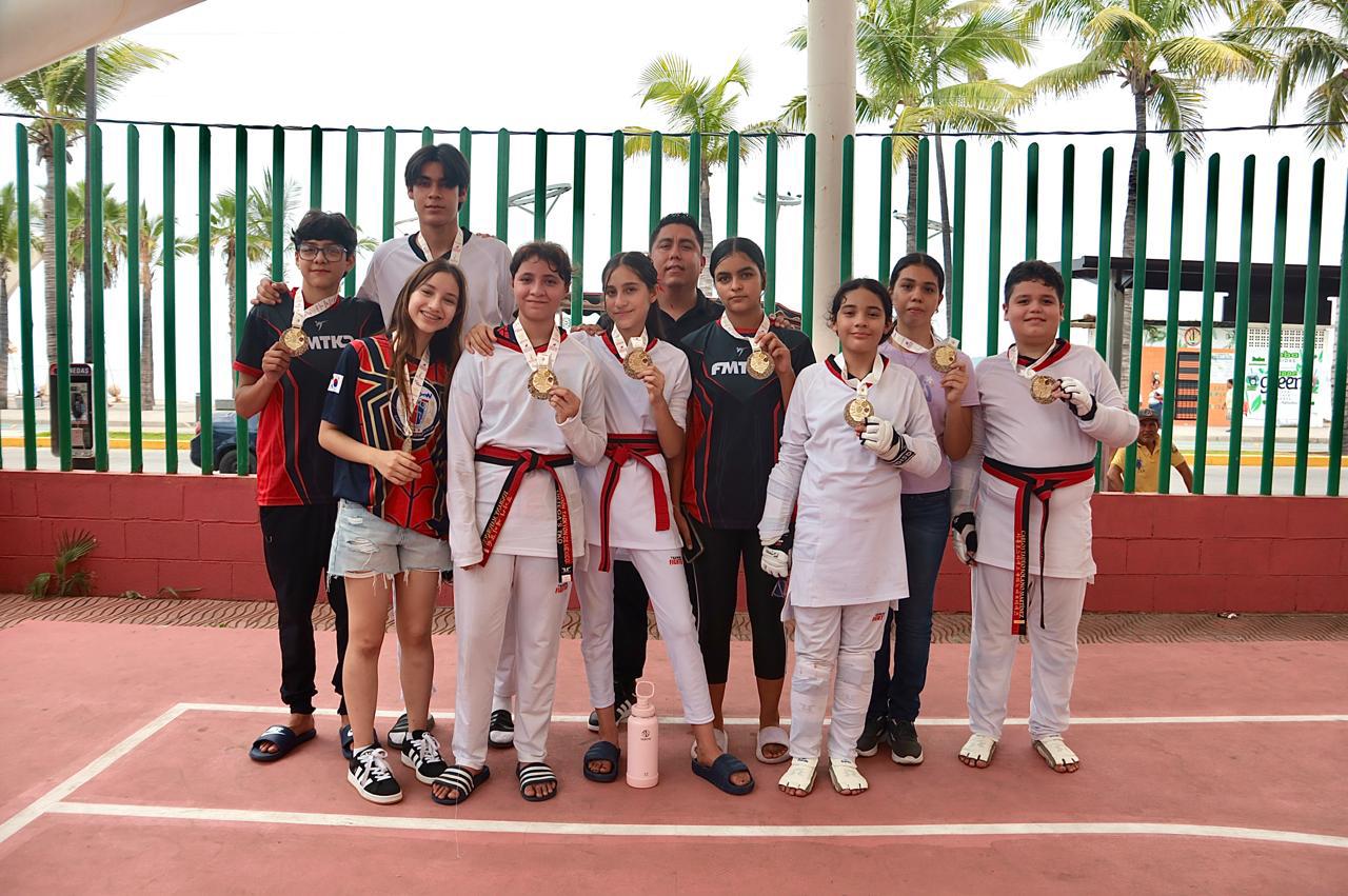 $!Taekwondoínes mazatlecos salen con medio boleto en mano