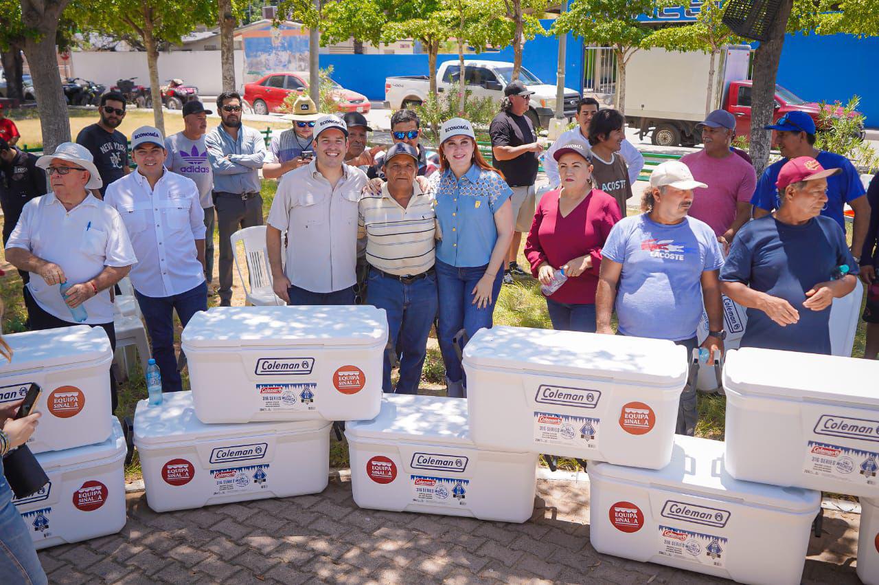 $!Entregan 70 hieleras a pescadores de Mazatlán para fortalecer su actividad