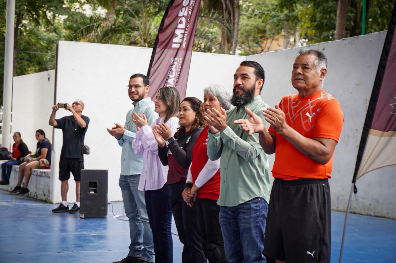 $!Adultos mayores dan inicio a la Copa Renacer Imdec de Cachibol en Culiacán