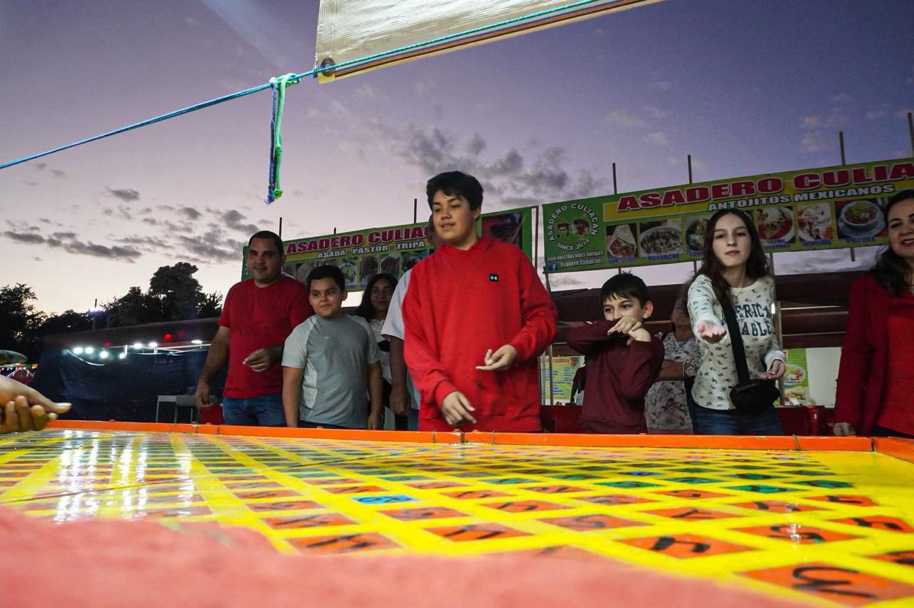 $!Chicos y grandes disfrutan del mágico show navideño en la Verbena Culiacán 2025