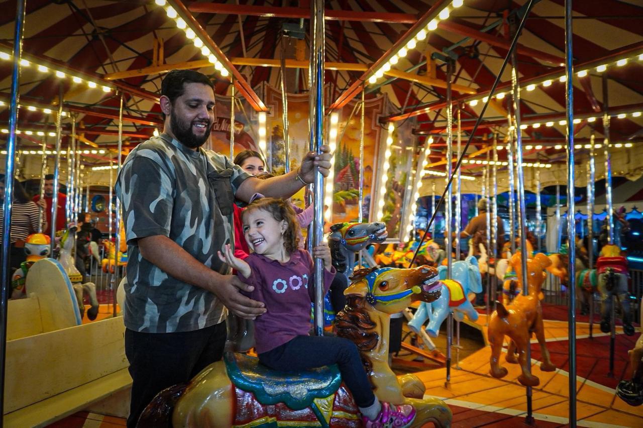 $!Chicos y grandes disfrutan del mágico show navideño en la Verbena Culiacán 2025