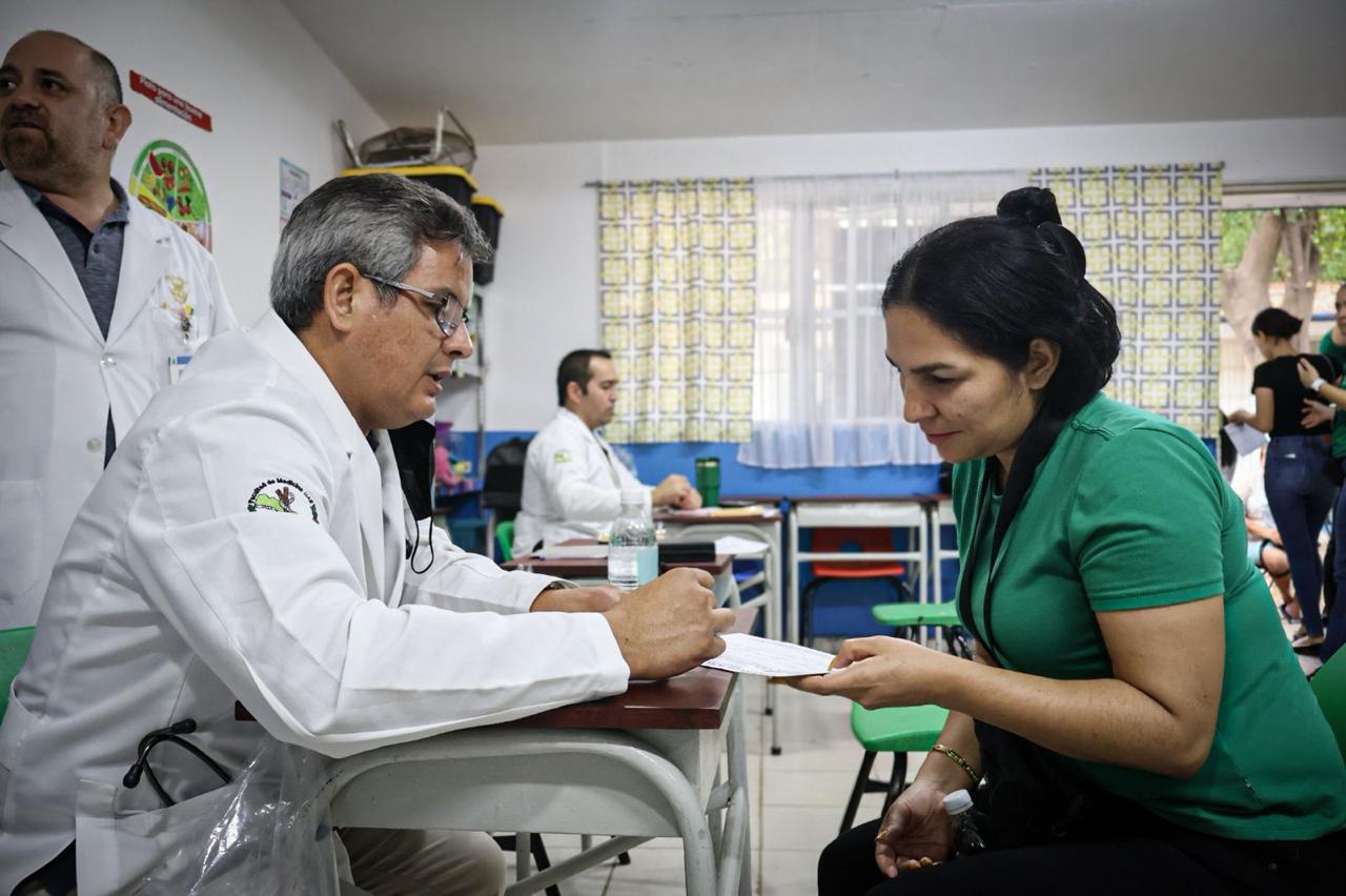 $!Acercan servicios y apoyos a familias de la colonia 16 de Septiembre en Culiacán