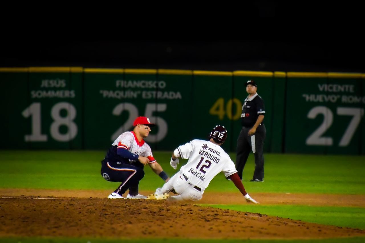$!Águilas de Mexicali arruina la Navidad de Tomateros de Culiacán