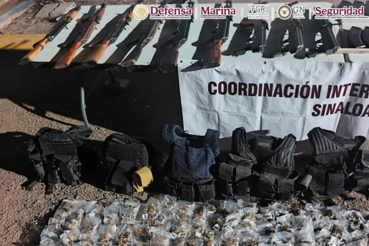 $!Detienen a 9 personas y aseguran armas y droga durante operativo en Sinaloa
