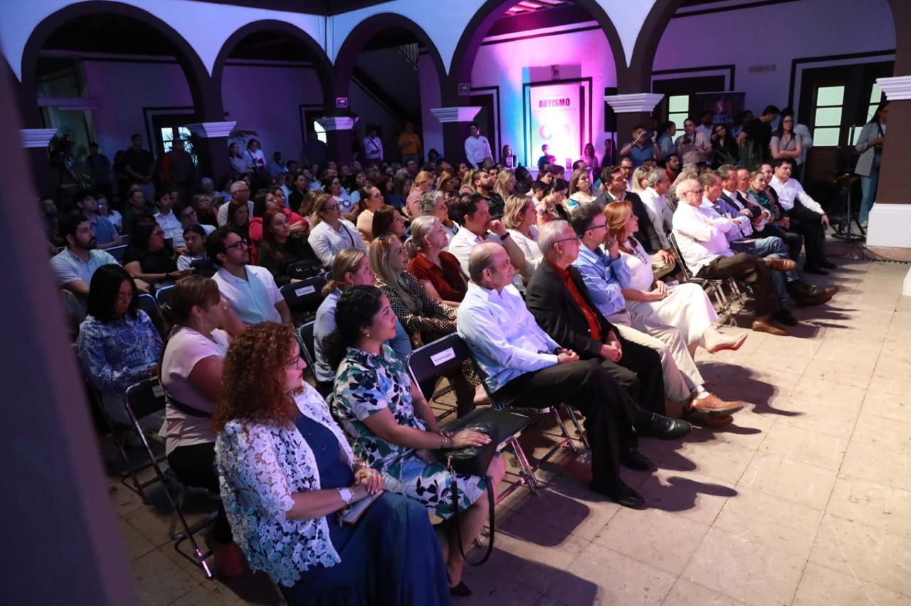 $!Presentan libro ‘Autismo, de la bruma a la esperanza’, que relata testimonios de familias de personas con autismo