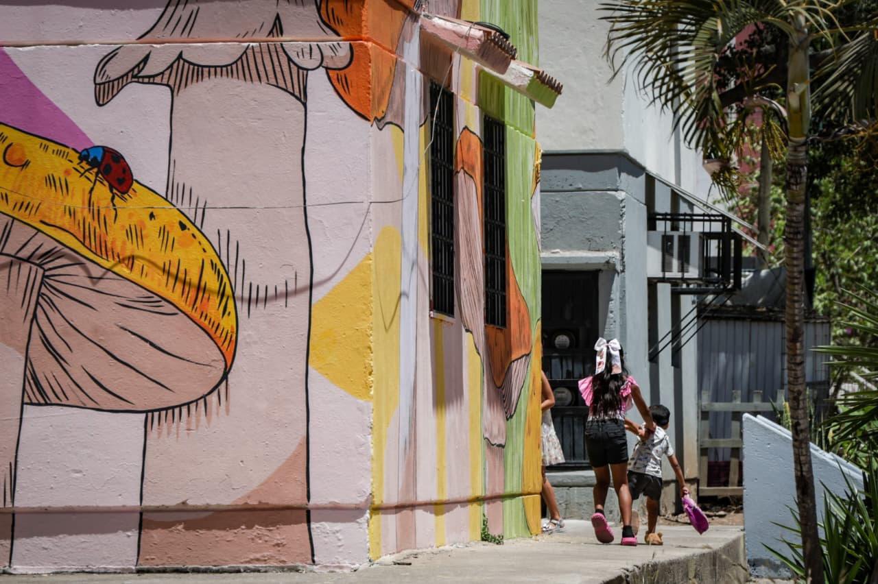 $!El arte de Gustavo Leal y la asociación Suma que transforma el entorno escolar en Culiacán