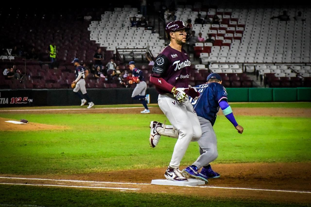 $!Tomateros luce en casa y se impone con autoridad a Venados en el Clásico Sinaloense