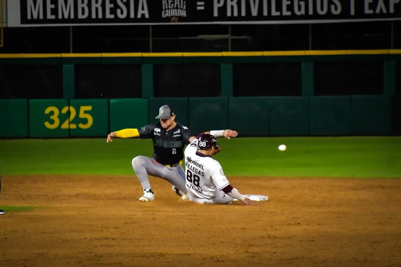 $!Cañeros empareja el primer playoffs y se lleva el triunfo de Culiacán