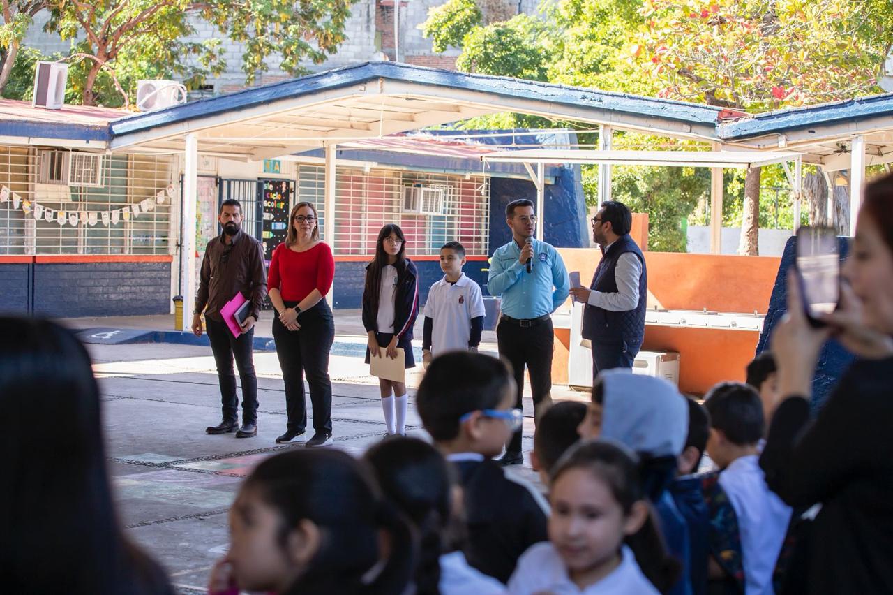 $!Piden alumnos de la 22 de Diciembre computadoras, área de juegos y puente peatonal al Alcalde de Culiacán