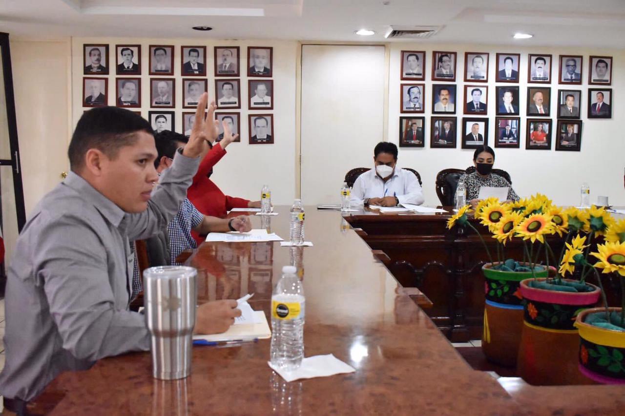 $!Le entra Elota a la austeridad: solo agua y cafecito para Cabildo; prohíben celulares