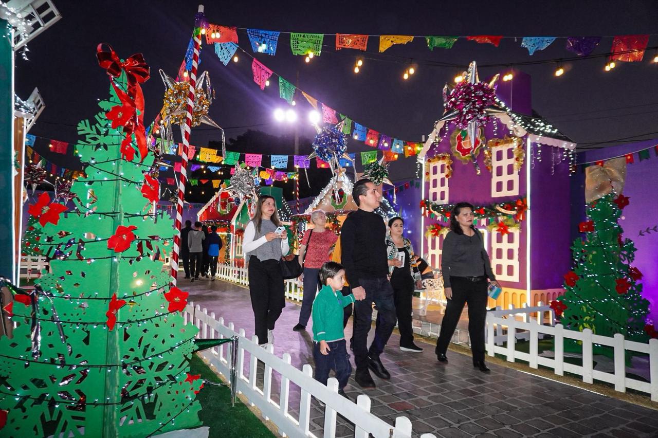 $!Chicos y grandes disfrutan del mágico show navideño en la Verbena Culiacán 2025
