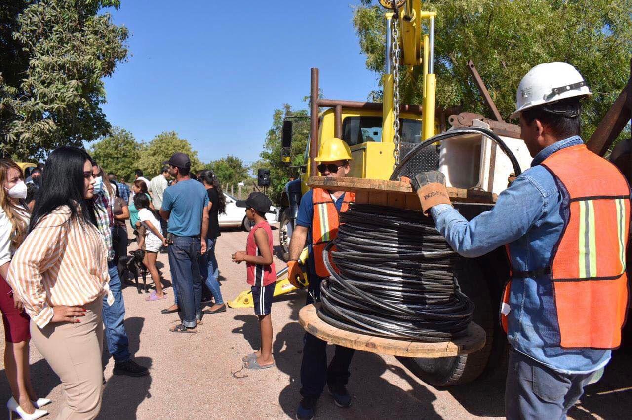 $!Inician trabajos de ampliación de energía eléctrica en Caimanes y La Cruz, en Elota
