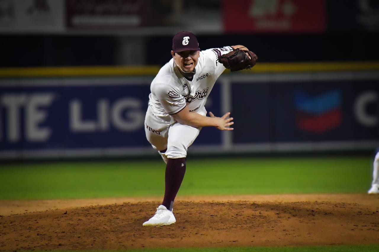 $!Tomateros de Culiacán pega de nuevo y queda a dos triunfos de la final de la LMP
