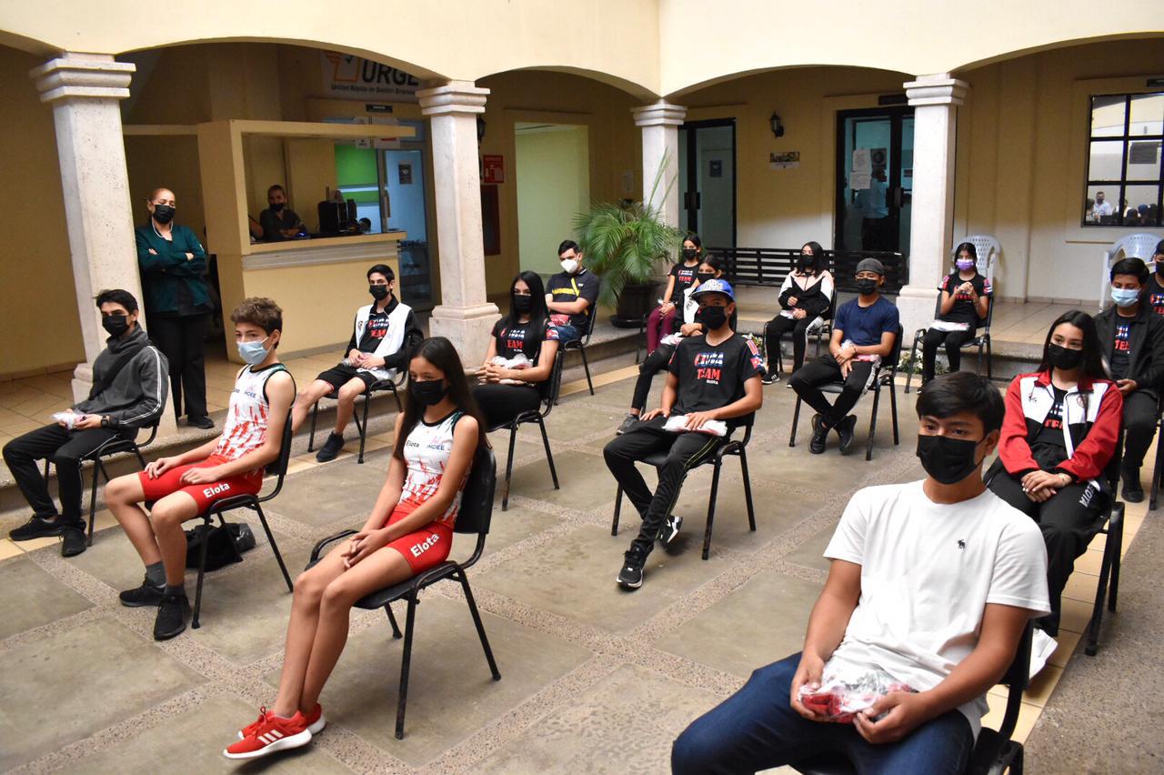 $!Delegación elotense es abanderada para la etapa zonal de los Juegos Conade