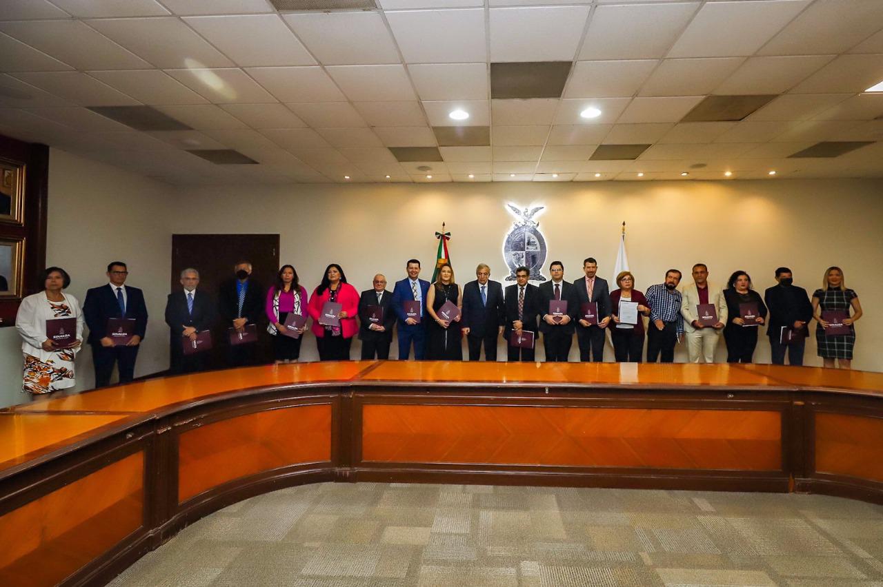 $!Rocha Moya toma protesta a subsecretarios y directores de organismos