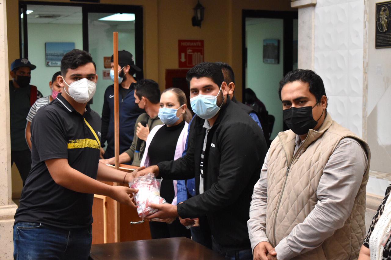 $!Delegación elotense es abanderada para la etapa zonal de los Juegos Conade