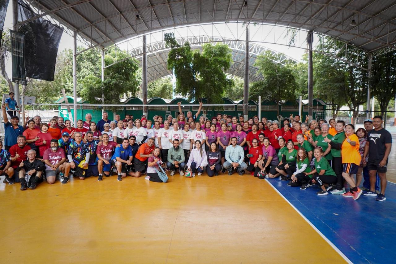 $!Adultos mayores dan inicio a la Copa Renacer Imdec de Cachibol en Culiacán