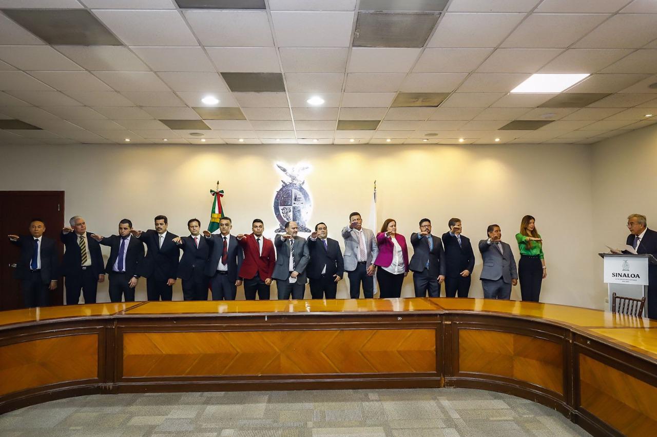 $!Rocha Moya toma protesta a subsecretarios y directores de organismos