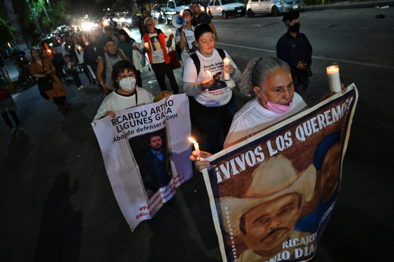 $!Marcha de familiares y amigos de Ricardo Lagunes y Antonio Díaz para exigir la aparición de los defensores.