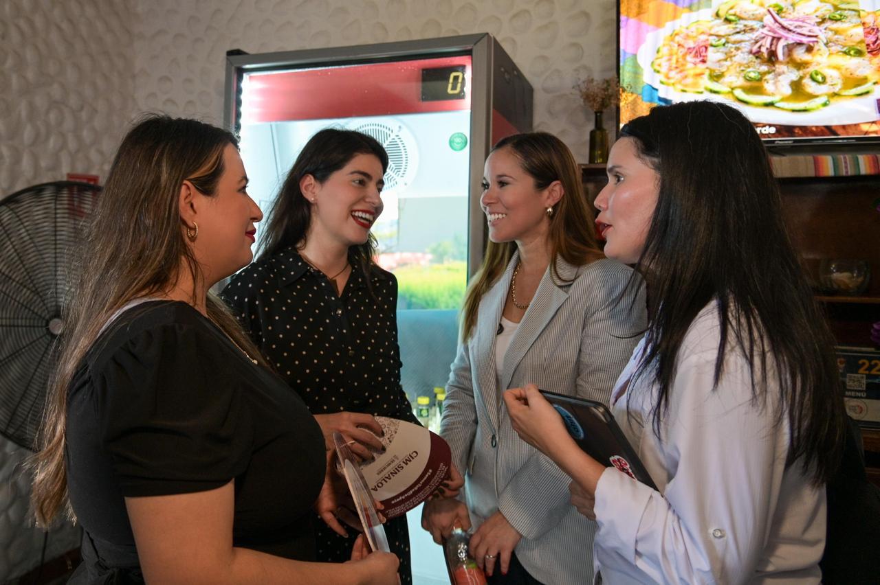 $!Dependencias de Sinaloa atienden a Altata en seguridad, alimentos y economía