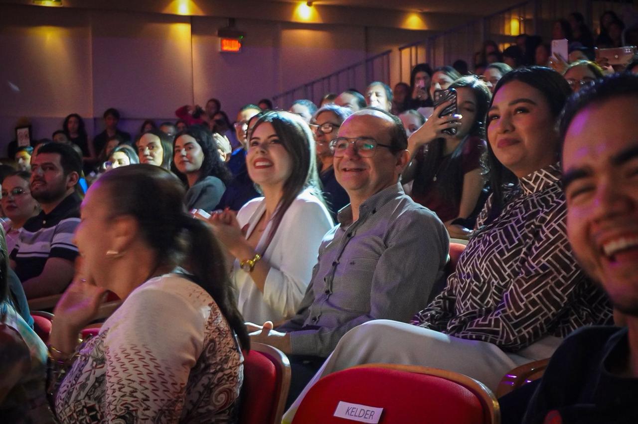 $!El público que acudió al MIA aplaudió a los modelos.