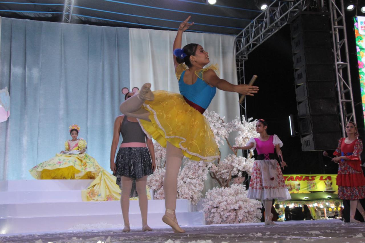 $!Ariadne I es coronada como Reina Infantil de la Feria de la Primavera en Rosario