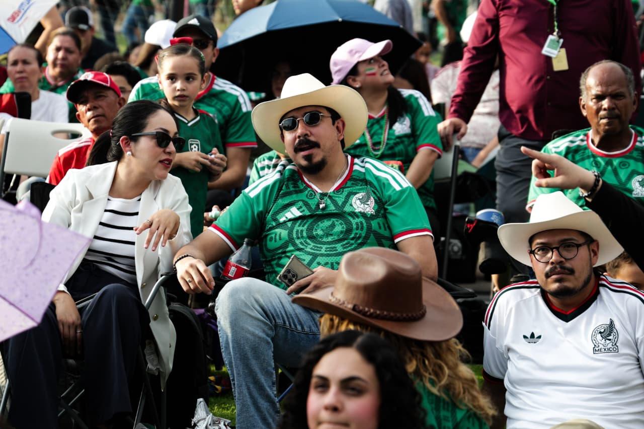 $!Pasión futbolista se reúnen en Punta Azul, en Culiacán, por México frente a Ecuador