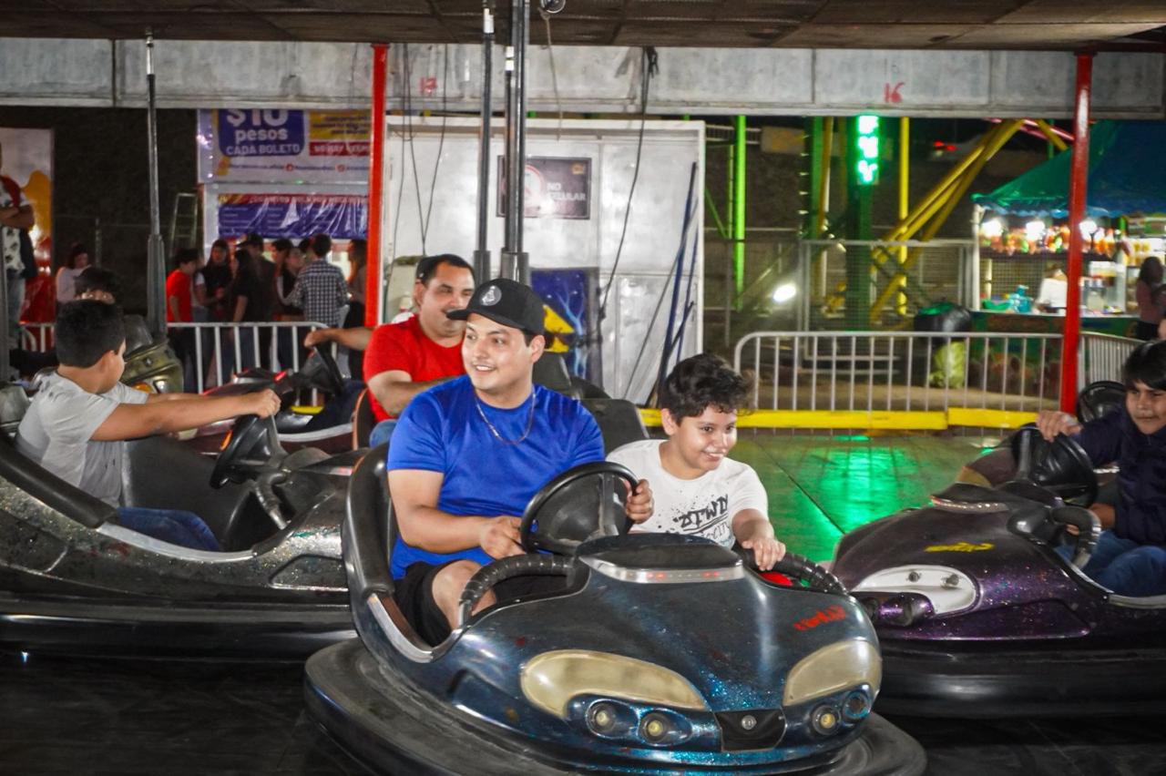 $!Chicos y grandes disfrutan del mágico show navideño en la Verbena Culiacán 2025