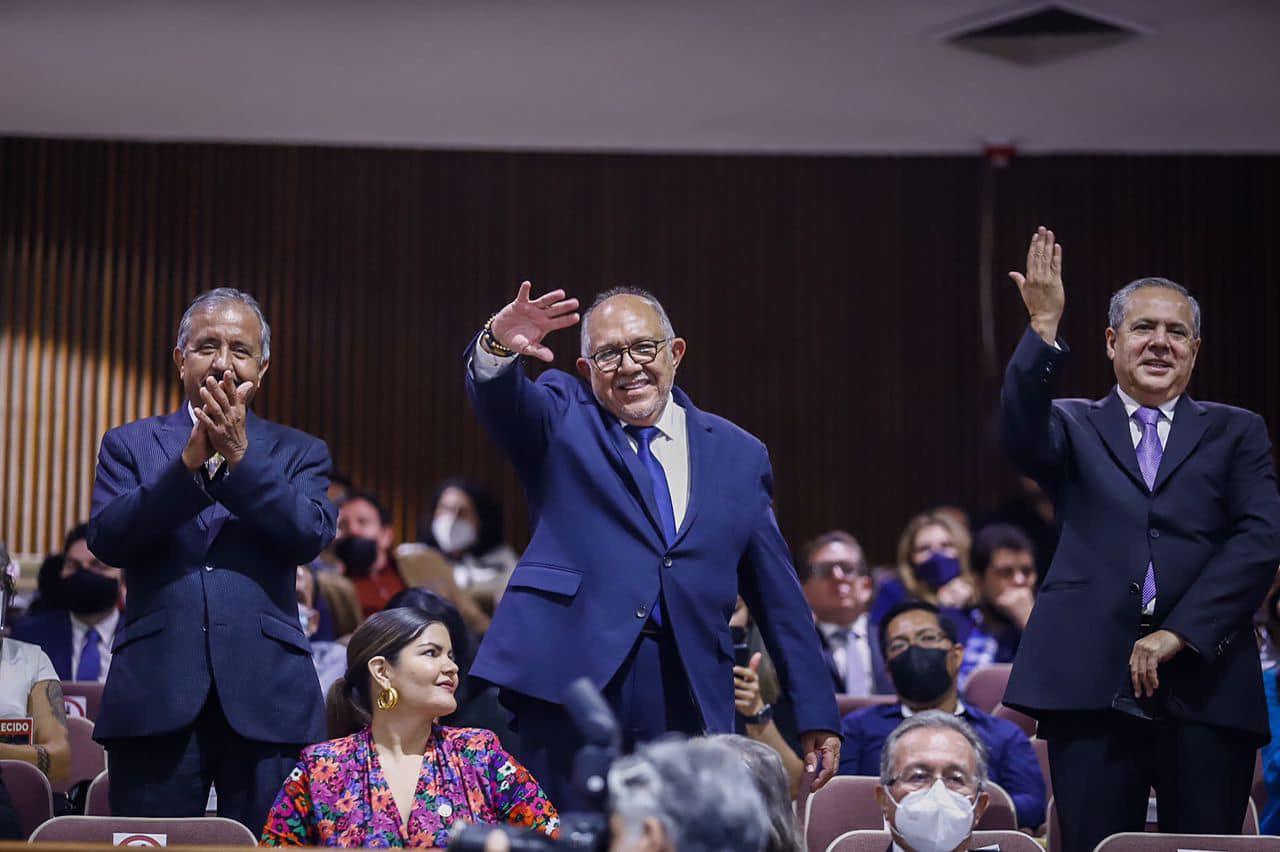 $!Rubén Rocha Moya fue acompañado de personajes nacionales en su investidura como Gobernador