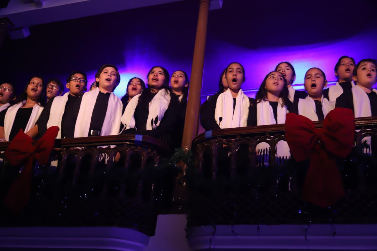 $!Integrantes del Coro Infantil del Instituto de Cultura aportaron frescura y ternura a la puesta en escena.